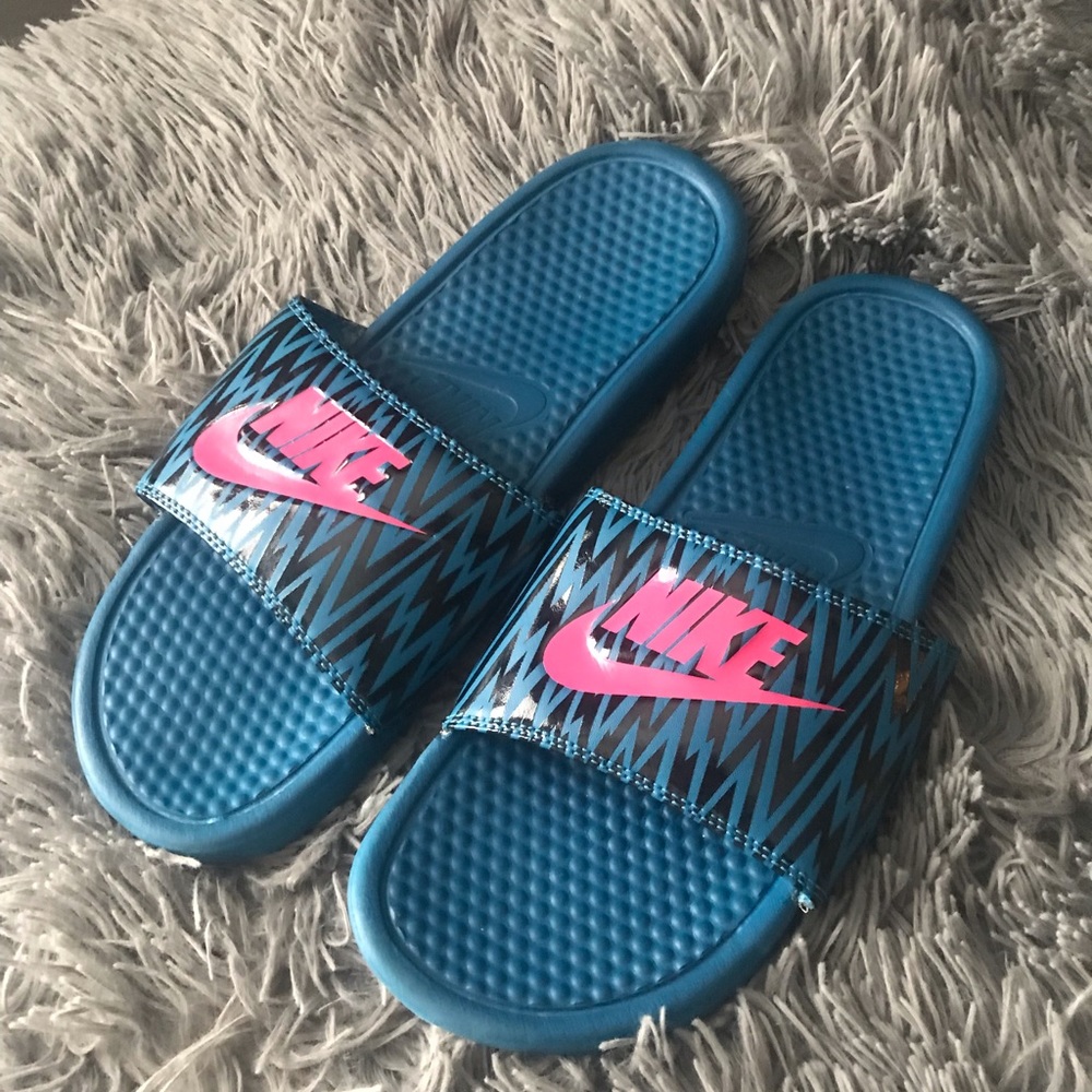 Nike slides